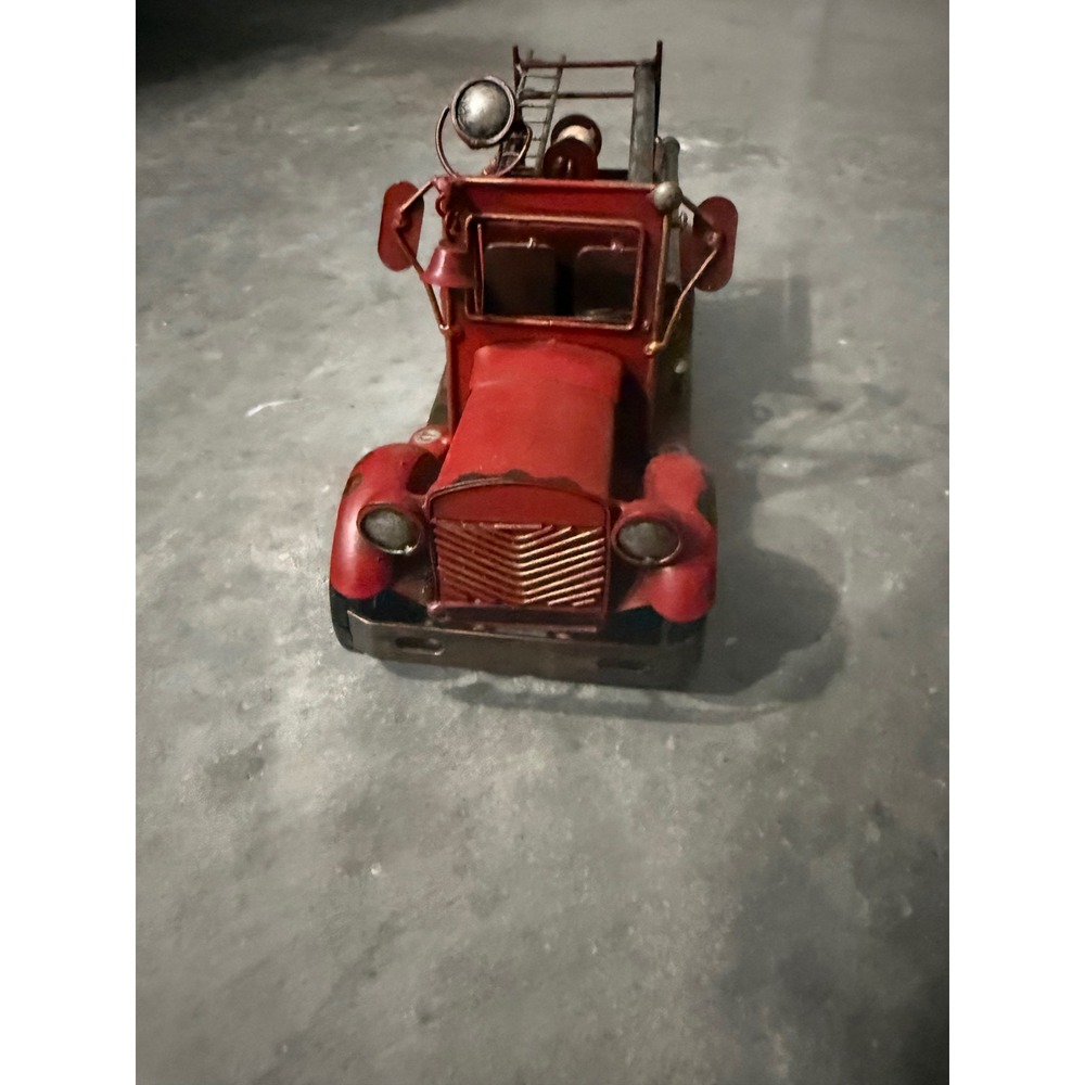Vintage Style Red Metal Fire Truck Model Decorative Antique Collectible Engine